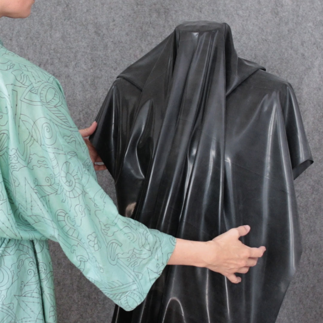 Draping-latex-sheet-on-a-mannequin