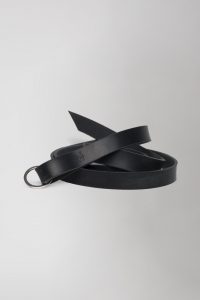 loop belt in black latex silver ring